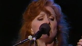Bonnie Raitt - Angel From Montgomery - 11/6/1993 - Shoreline Amphitheatre (Official)