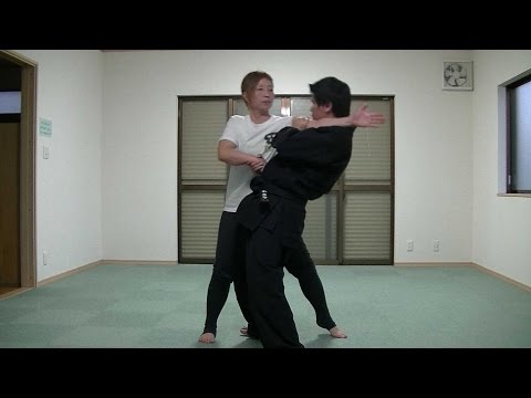 護身術　女性向け　手首を持たれた！でも、簡単に相手を倒す方法　Self-defense technique that does not use power for women