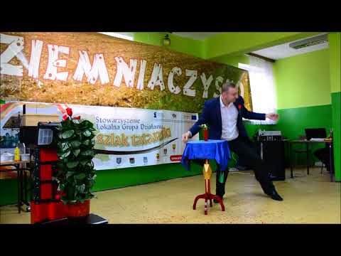 Fragment występu iluzjonisty Łukasza Granta na Ziemniaczysku