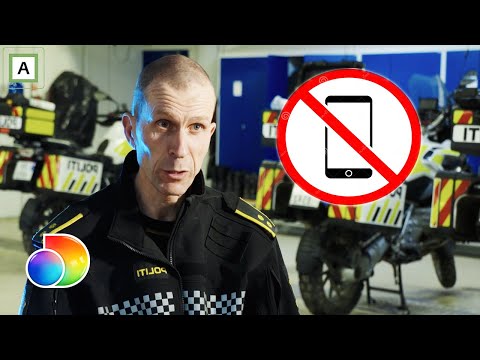 Politiet gir ut bøter for ulovlig mobilbruk bak rattet | Politiet Tango 38 | discovery+ Norge