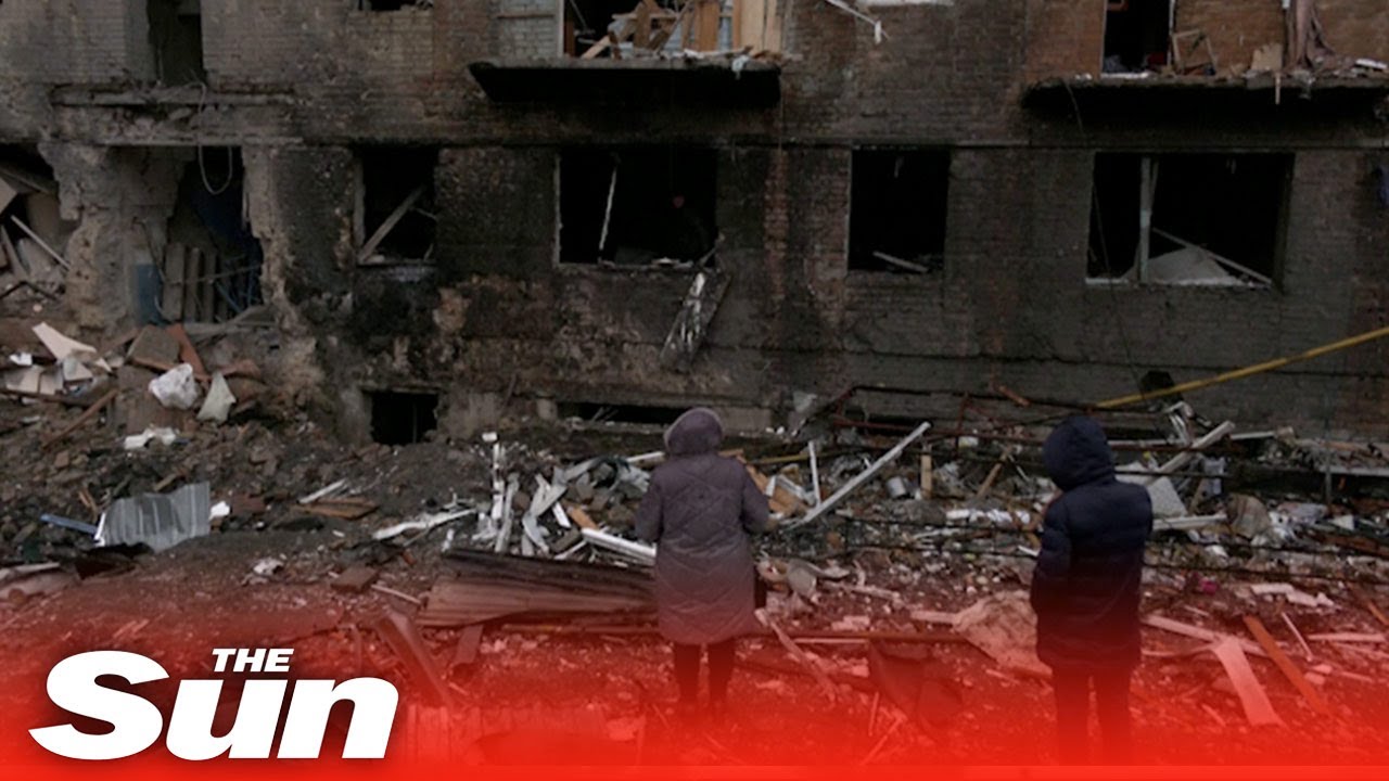 ‘Díreach clúdaithe mé mo mhac’, déanann máthair éadóchasach cur síos ar uafás bhuamáil Kyiv