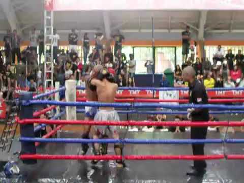 CAMPEÃO DO MAXIMUM MUAY THAI KIDS 2014