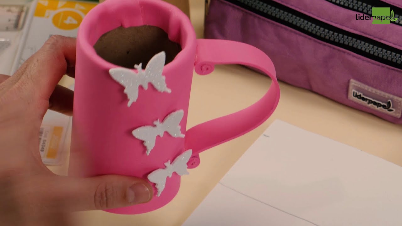 Tasse décorée avec du papier mousse Eva