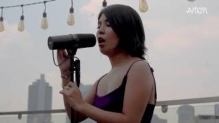 &quot;Conmemorar la vida&quot; - Amanda Íñiguez Williams / Good Neighbor - Lynda Carter