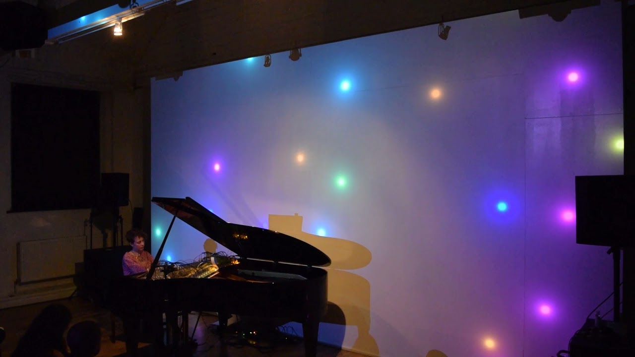 hearing colour performance clip