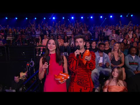 Jack and Kira Give Award for Favorite Creator Family! | Kids' Choice Awards 2024 #shorts