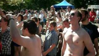 ben and daveie do the skank to the mighty breadchasers