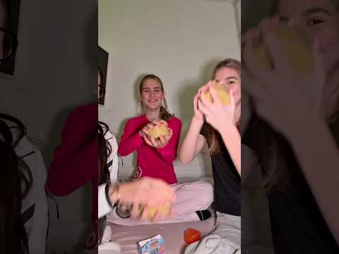 Sta mislite koje ćemo dobit ? #balkangirl #twinmoments #viral #dumplings #balkan #30k #unboxing