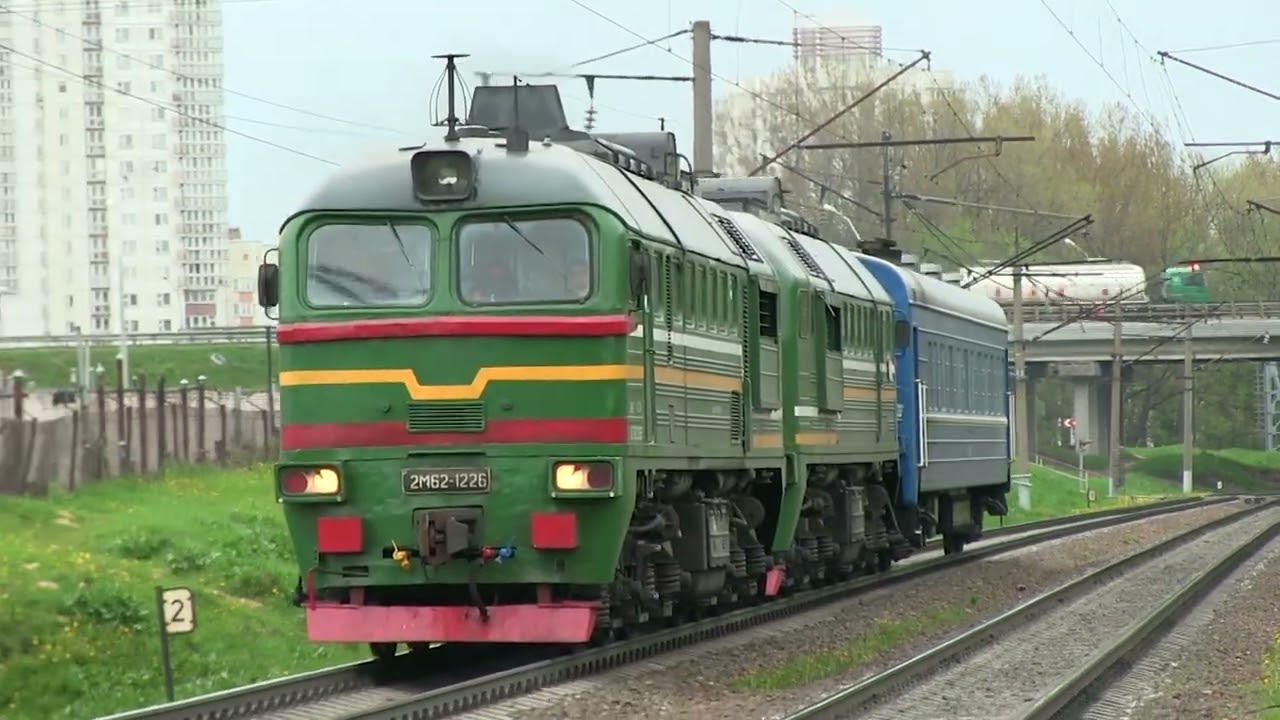 Тепловоз 2M62-1226 на о.п. Роща / 2M62-1226 at Roshcha stop