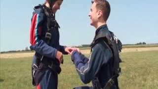 preview picture of video 'Paul Proposes To Lucy - Skydive Proposal'