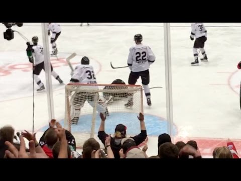 Jochen Reimer attackiert Philip Gogulla | Kölner Haie - Thomas Sabo Ice Tigers