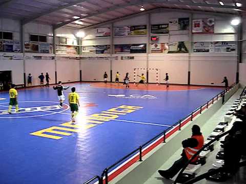 2011-02-05 ARCD Mendiga 13 - 1 Caranguejeira [5º Golo da Mendiga - Bexiga (nº 14)].MPG