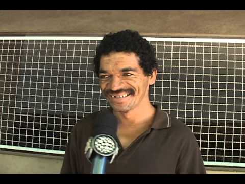 André Almenara reencontra o desenrugador de pele no centro de Maringá.
