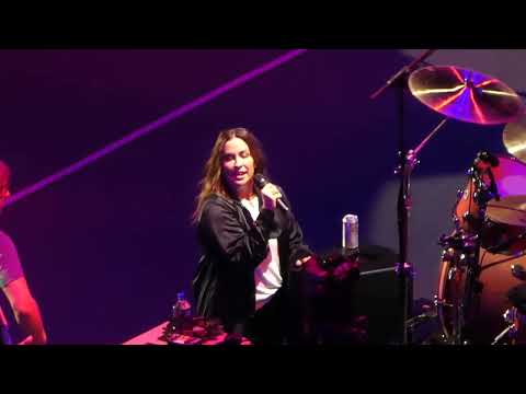 Foo Fighters Taylor Hawkins Tribute (w/ Alanis Morrissette) - You Oughta Know (Forum CA 9/27/22)