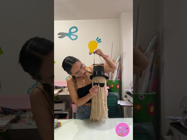 Vídeo relacionado con Rubies Accesorio Mano Familia Addams, Miércoles Addams, The Thing, La Cosa, complemento para Disfraz, Oficial Wednesday para Halloween, Carnaval, Fiestas y Cosplay