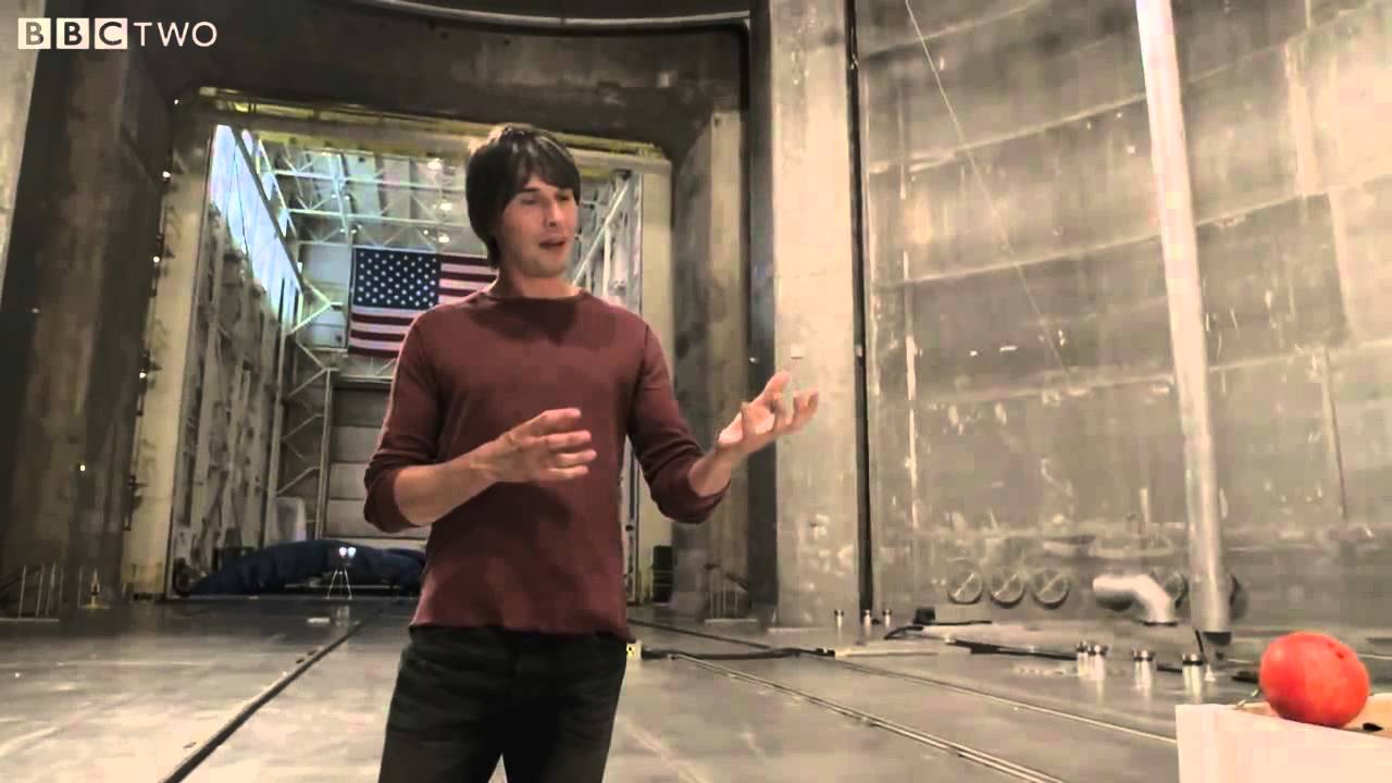 Experimento de Galileu realizado na Maior câmara de vácuo do mundo