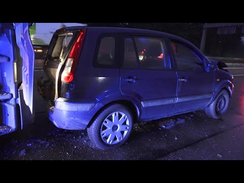 PKW zwischen 2 LKW eingequetscht - Fahrer verletzt auf A565 nach AS Endenich am 26.8.21