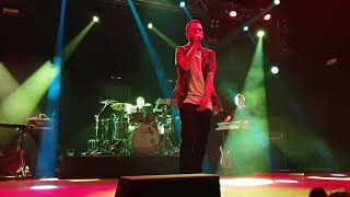 Anastasio canta &quot;Autunno&quot;