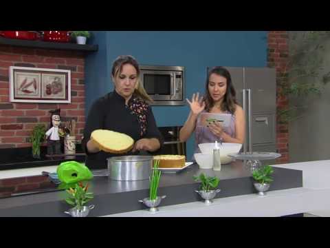 Mulher.com - 18/11/2016 - Bolo recheado com creme de abacaxi - Fábia Lopes PT1