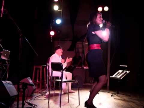 Fly me to the moon - French Latino