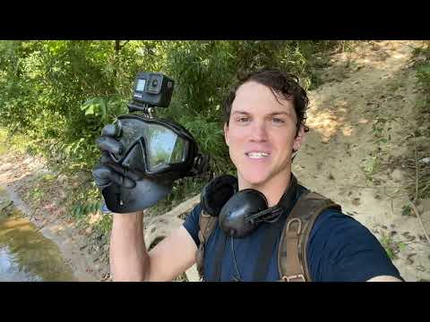 Ho trovato un cristallo di ametista e dei coltelli mentre cercavo un metal detector sott'acqua ne...