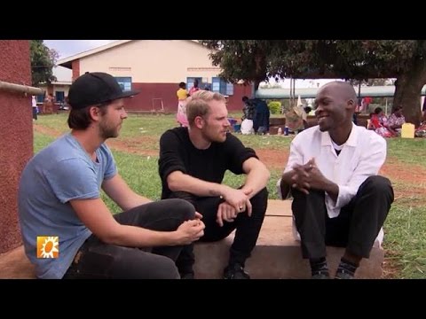 Stefen en Thomas lopen mee in ziekenhuis - RTL BOULEVARD