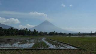 preview picture of video 'Mayon Volcano December 24, 2009 10:14AM'