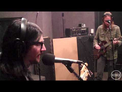 The Greenhornes "Go Tell Henry" Live at KDHX 3-22-11 (HD)