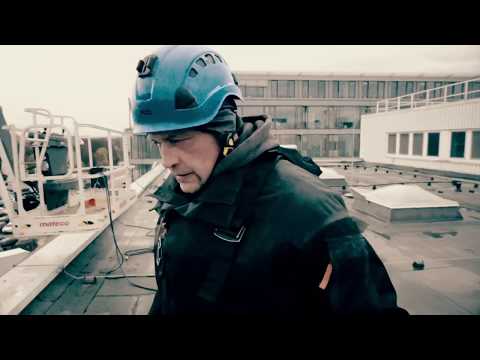 300qm Werbebanner Montage: Zu groß gibt's nicht - Industriekletterer in Aktion