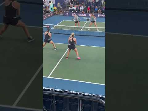 Anna Leigh dots the corner 🎯