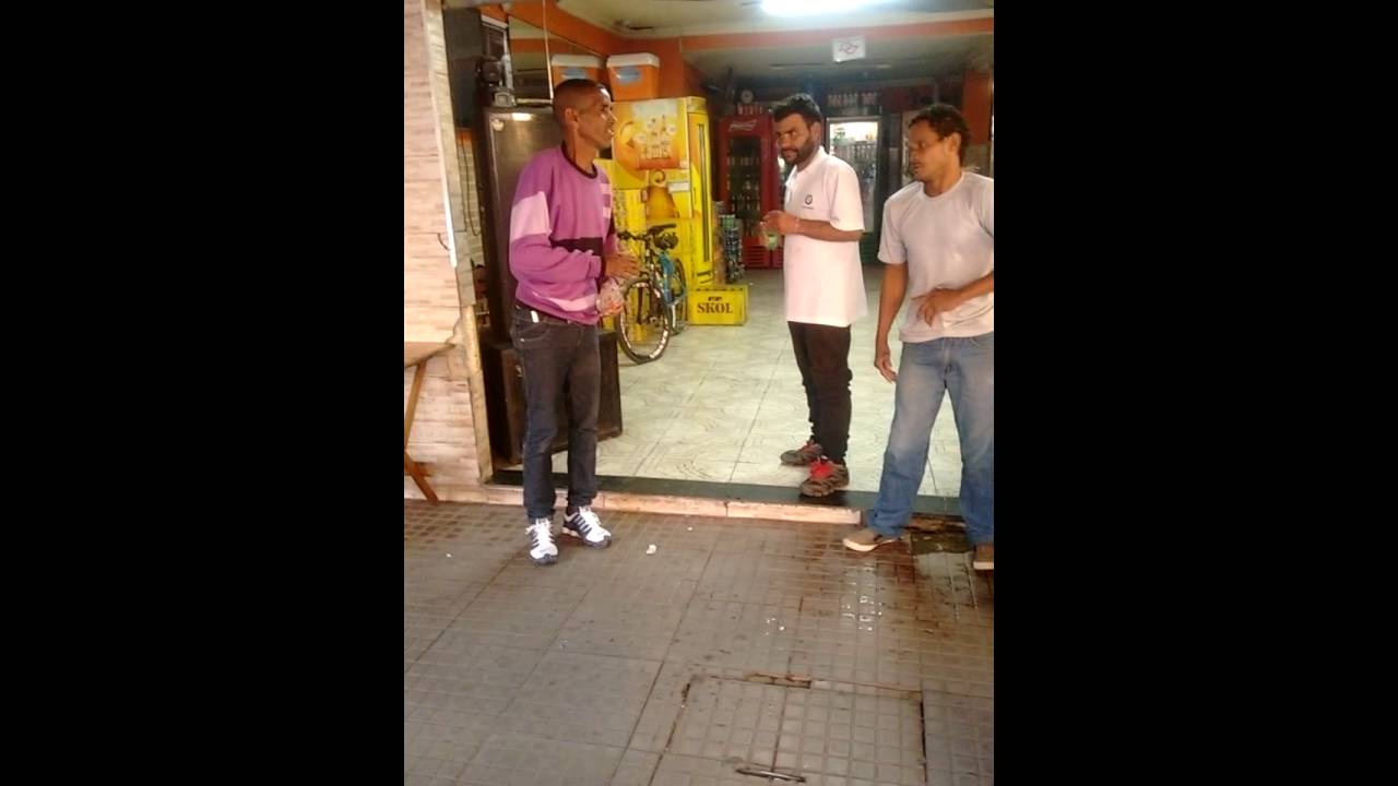 briga de bêbados em porta de boteco veja isso 🙄 quem se da bem?