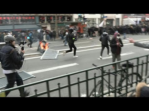 Retraites : heurts entre manifestants et forces de l'ordre, boulevard Montparnasse | AFP Images