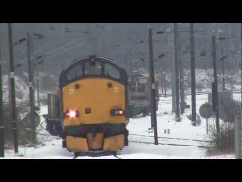 class 37 37602+37608 on rail delivery train @ ferryhill 23/01/13 awsome sound !!