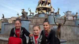 preview picture of video 'SAM 0788 Gruzińskie baletnice w Kutaisi pod pomnikiem'