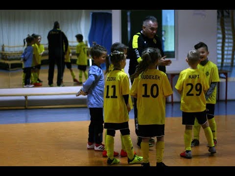 CZ3-Mikołajkowy Turniej Halowy FC Yellow Gromadka Winter Cup 2018 - II Meczyk z FA Legnica