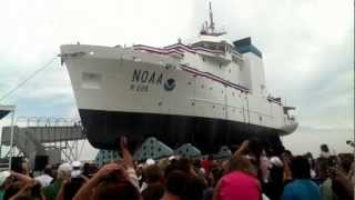 preview picture of video 'Reuben Lasker NOAA boat launch at Marinette Marine'