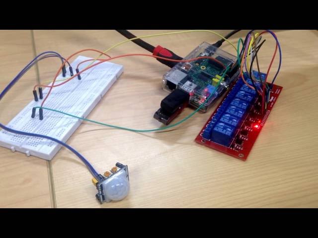 Vídeo relacionado con GeeekPi Tarjeta de expansión Raspberry Pi Módulo de Tarjeta de relé de 4 Canales Módulo de relé de alimentación para Raspberry Pi 2B/3B/3B +/4B (No se Requiere programación/Programable)