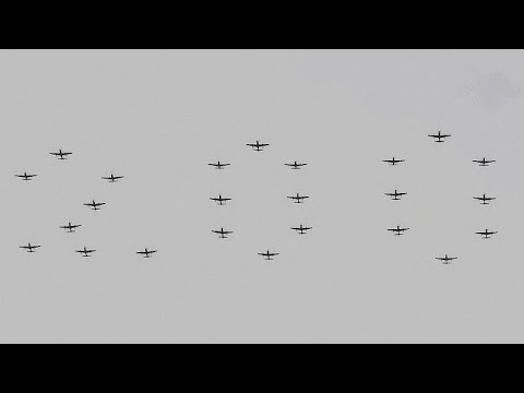 شاهد عرض عسكري في كولومبيا احتفالا بعيد الجيش الوطني