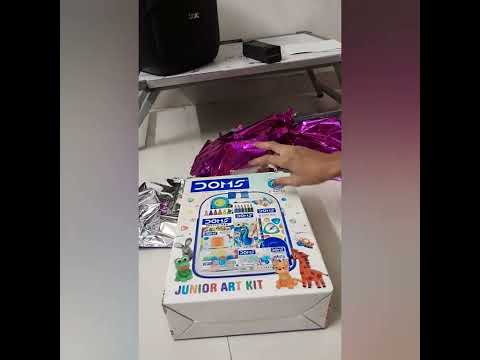 Unboxing the gifts that I got for my 9th birthday 😃