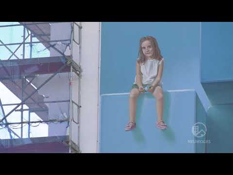 Ein Meisterwerk! Giebelgestaltung am Stufenhochhaus in Neubrandenburg.