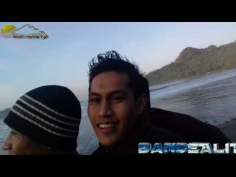 Keindahan Pantai BANDEALIT