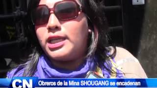 preview picture of video 'Obreros de la Mina SHOUGANG se encadenan EN LA PUERTA DE LA DIRECCIÓN DE TRABAJO'