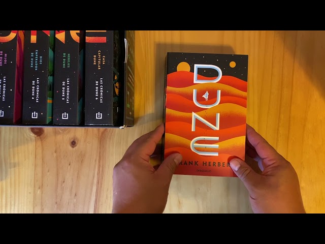 Vídeo relacionado con Saga Dune 1-6. La mayor epopeya de todos los tiempos: (edición estuche con: Dune | El mesías de Dune | Hijos de Dune | Dios emperador de Dune | Herejes de Dune | Casa capitular Dune) (Best Seller)