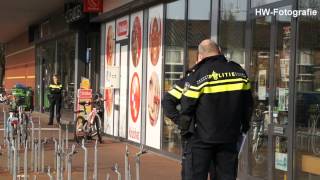 preview picture of video 'Gewonde bij steekpartij winkelcentrum Holtenbroek'