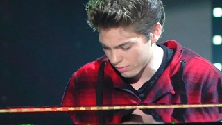 SANREMO 2017 EMANUELE FASANO STREPITOSO AL PIANOFORTE