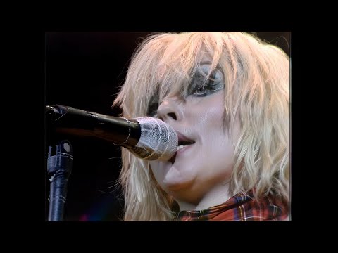 Blondie - Sunday Girl Live in Glasgow with Bagpipe intro, 1979, HD, HQ Sound