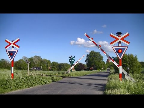 Spoorwegovergang Sakskøbing (DK) // Railroad crossing // Jernbaneoverskæring