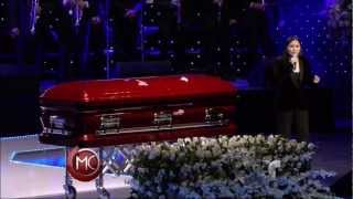 Ana Gabriel interpreta Paloma Negra en el Funeral - Recordatorio de Jenni Rivera
