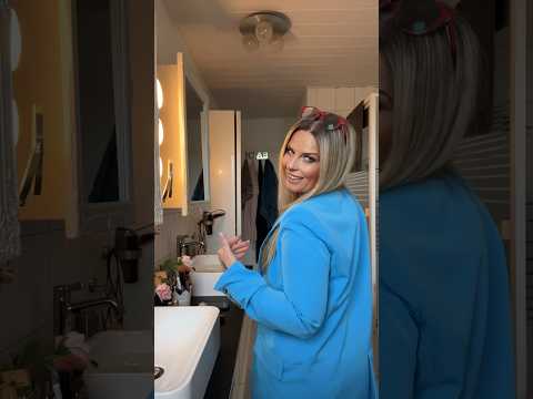 Michelle Williams| New | bathroom Video| 🚿|Walk  #walking #blondehair #modelling #fashion