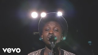 Rohey - Tell Me (live at Victoria, Oslo)